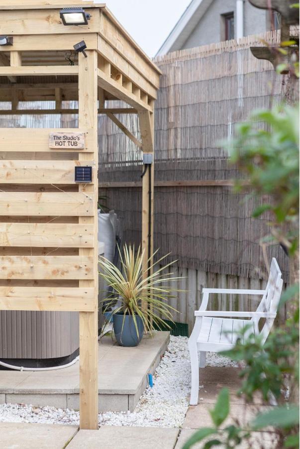 The Studio Castlerock With Hot Tub Bagian luar foto