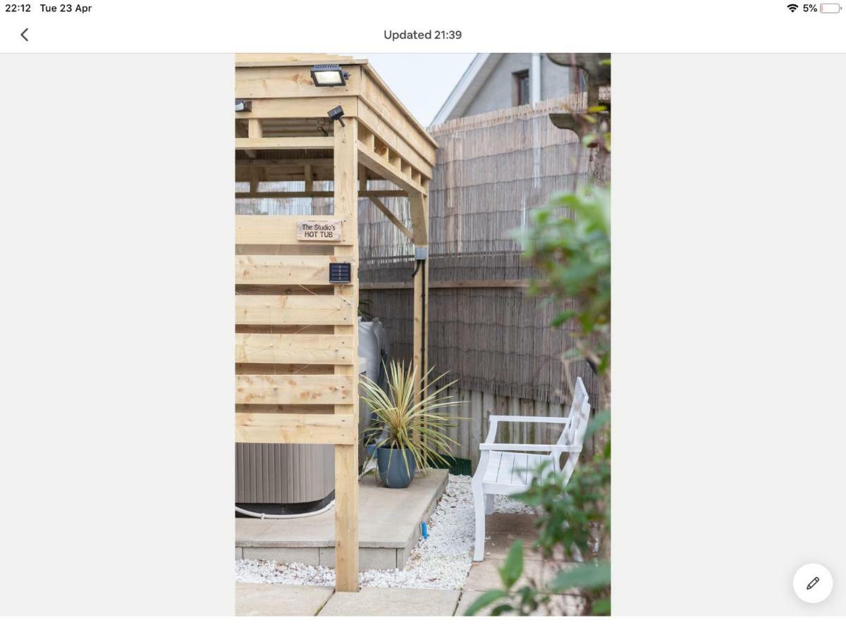 The Studio Castlerock With Hot Tub Bagian luar foto